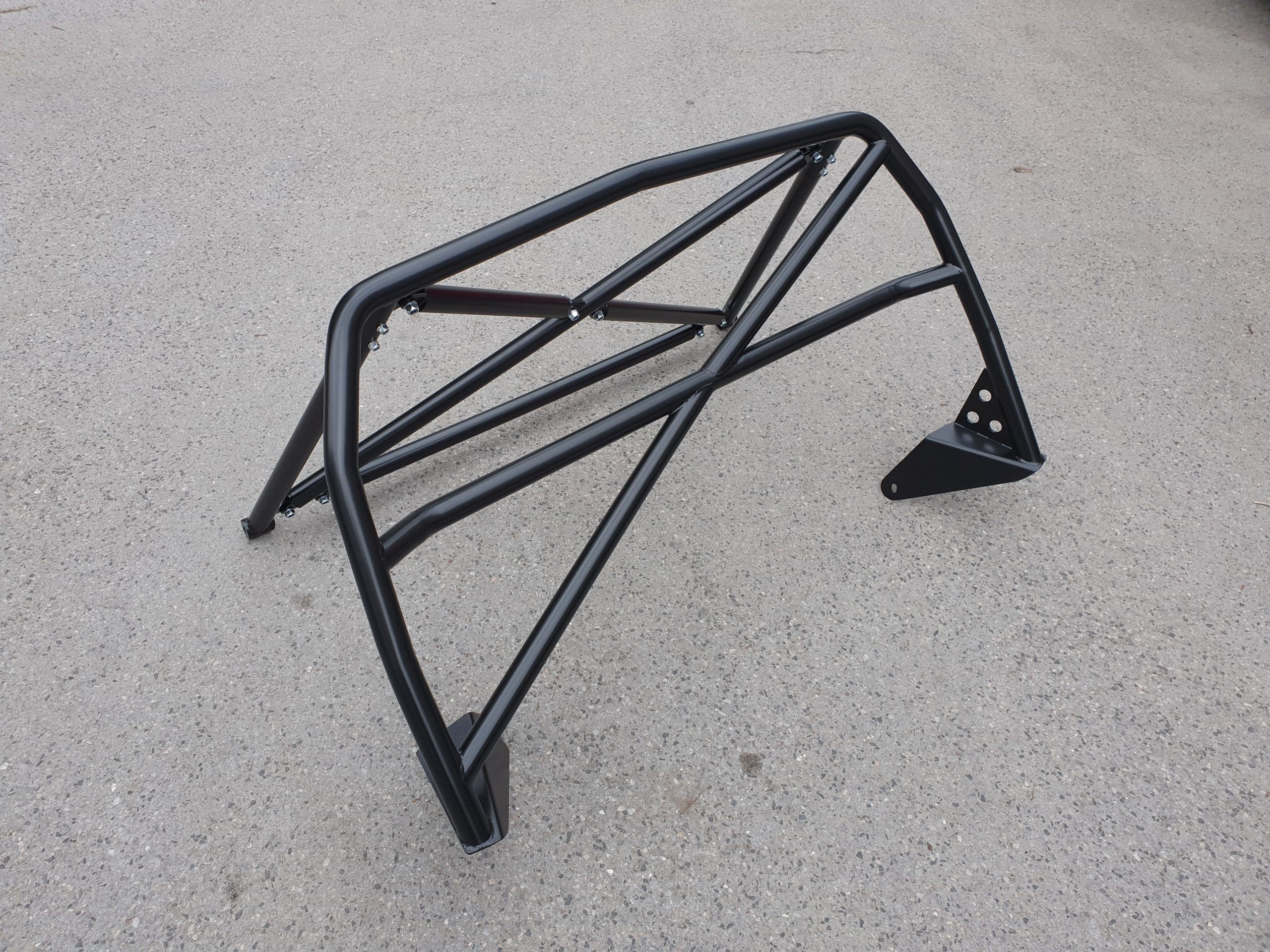 Clubsport-Bügel (lange Ausführung) passend für Porsche 944/968, inkl. Diagonal-Kreuz 3-teilig, inkl. eingeschweißtem und gebogenem Gurtrohr, inkl. geschraubter Strebe unter dem Diagonal-Kreuz, inkl. geschweißter Diagonale durch das Gurtrohr, Schwarz Pulver beschichtet