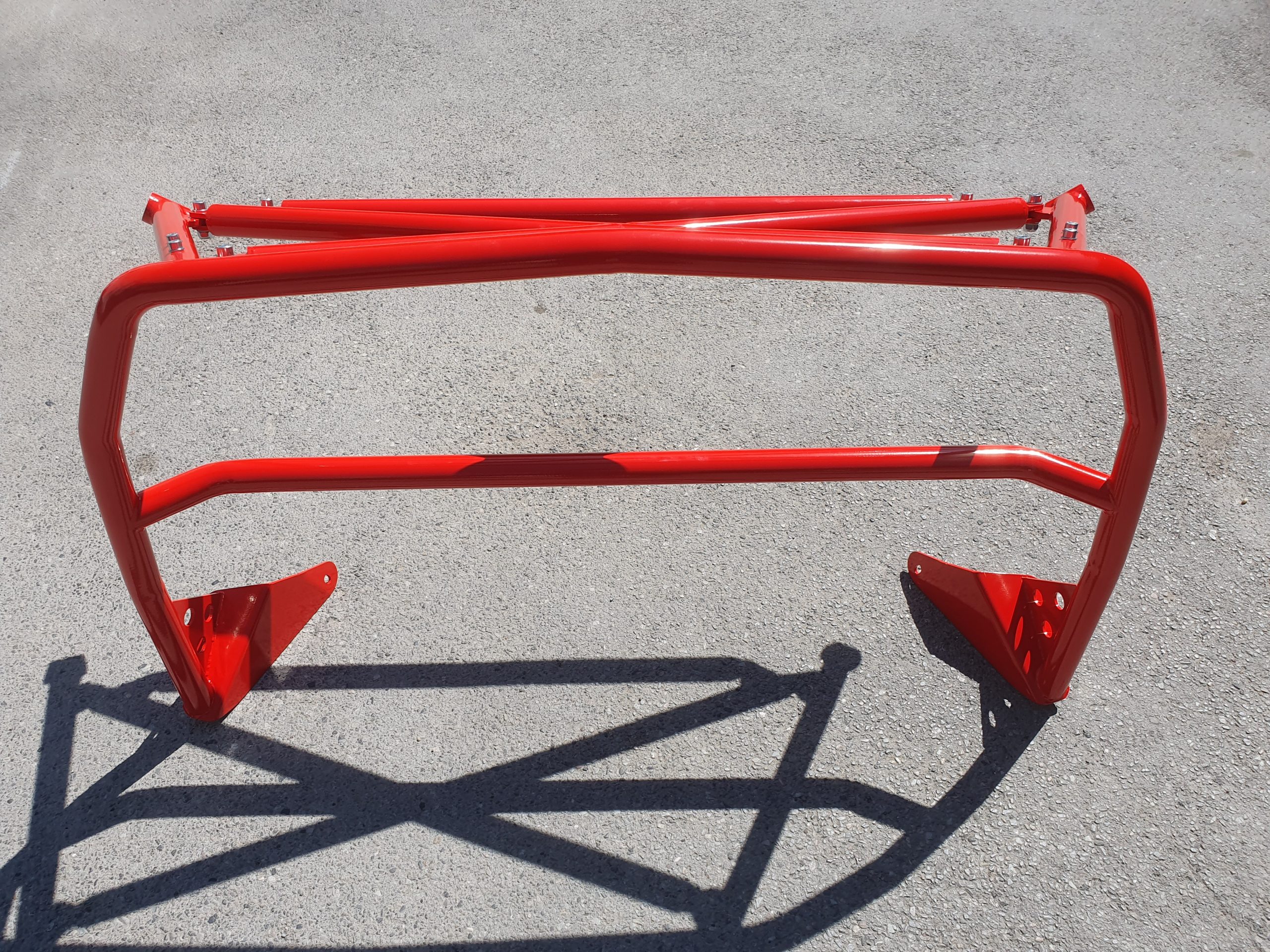 Clubsport-Bügel (kurze Ausführung), passend für Porsche 924/944, inkl. Diagonal-Kreuz 1-teilig ( mittig geschweißt ) , inkl. geschraubter Strebe unter dem Diagonal-Kreuz, inkl. eingeschweißtem und gebogenem Gurtrohr, Rot Pulver beschichtet