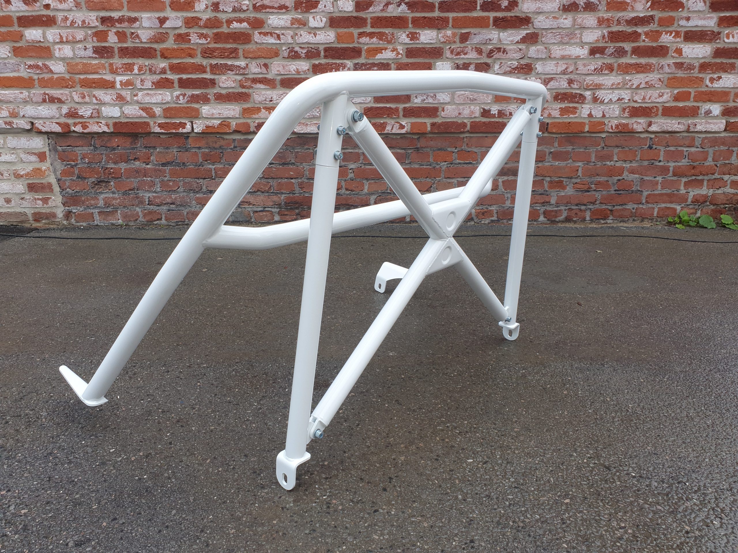 Clubsport-Bügel passend für Porsche 964, inkl. Diagonal-Kreuz 1-teilig (mittig geschweißt), inkl. Knotenbleche oben/unten im Diagonal-Kreuz, inkl. eingeschweißtem und gebogenem Gurtrohr, Weiß Pulver beschichtet