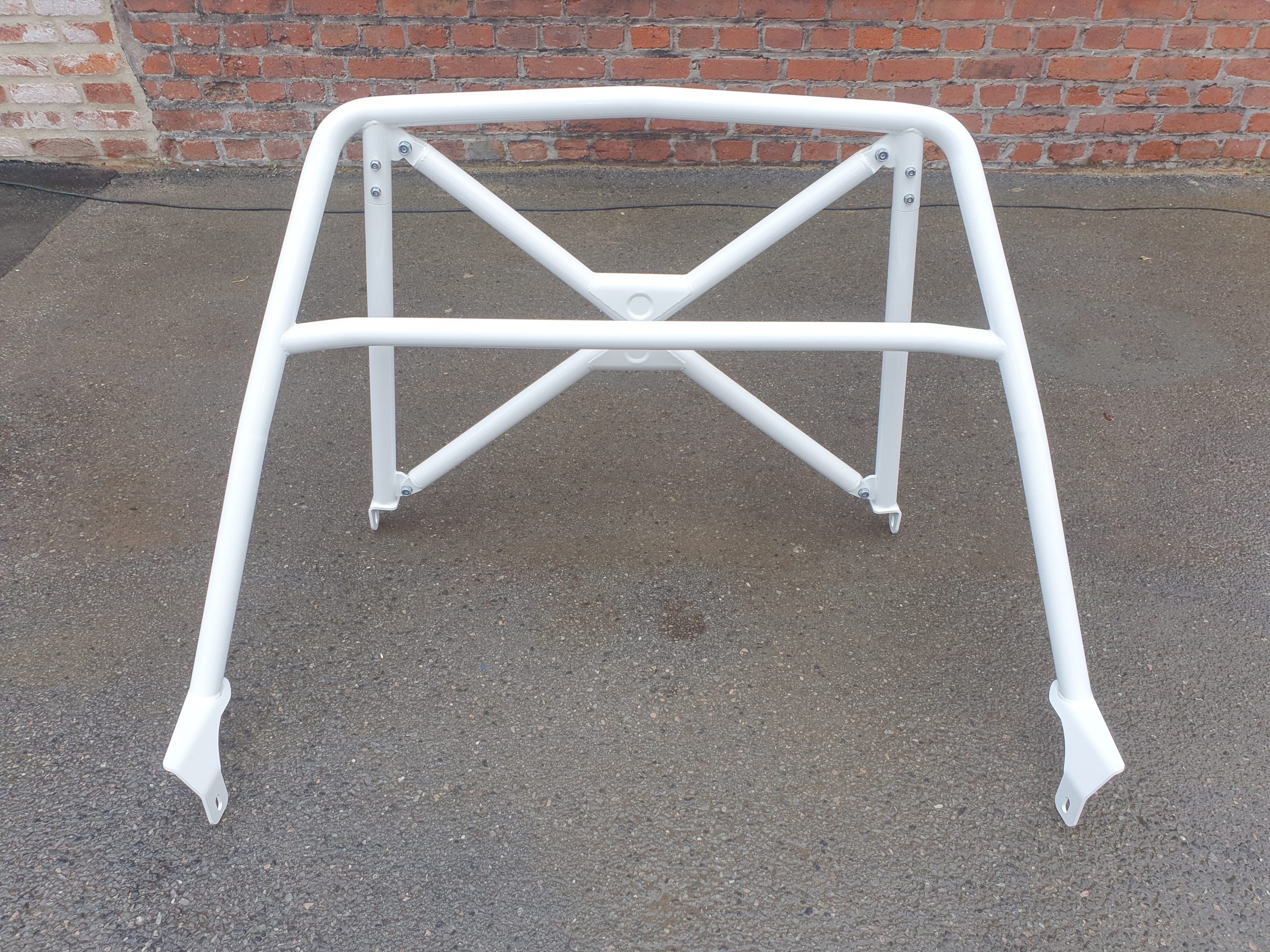 Clubsport-Bügel passend für Porsche 964, inkl. Diagonal-Kreuz 1-teilig (mittig geschweißt), inkl. Knotenbleche oben/unten im Diagonal-Kreuz, inkl. eingeschweißtem und gebogenem Gurtrohr, Weiß Pulver beschichtet