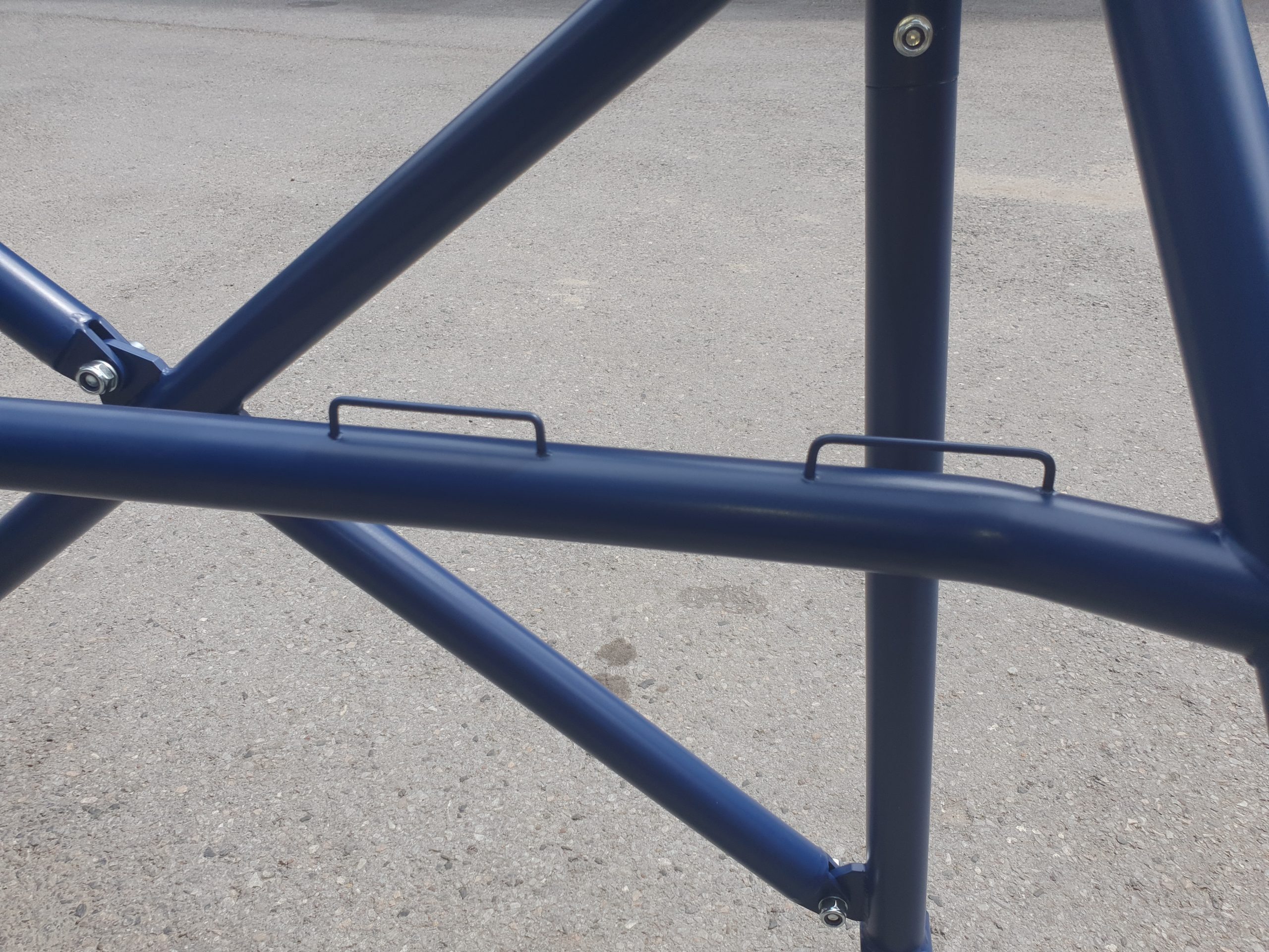 Clubsport-Bügel, passend für Porsche 964, inkl. Diagonal-Kreuz 3-teilig, inkl. eingeschweißtem und gebogenem Gurtrohr, inkl. 4 Gurthalte-Bügel (gegen Aufpreis) auf dem Gurtrohr, Blau Pulver beschichtet (Sonderfarbe gegen Aufpreis)