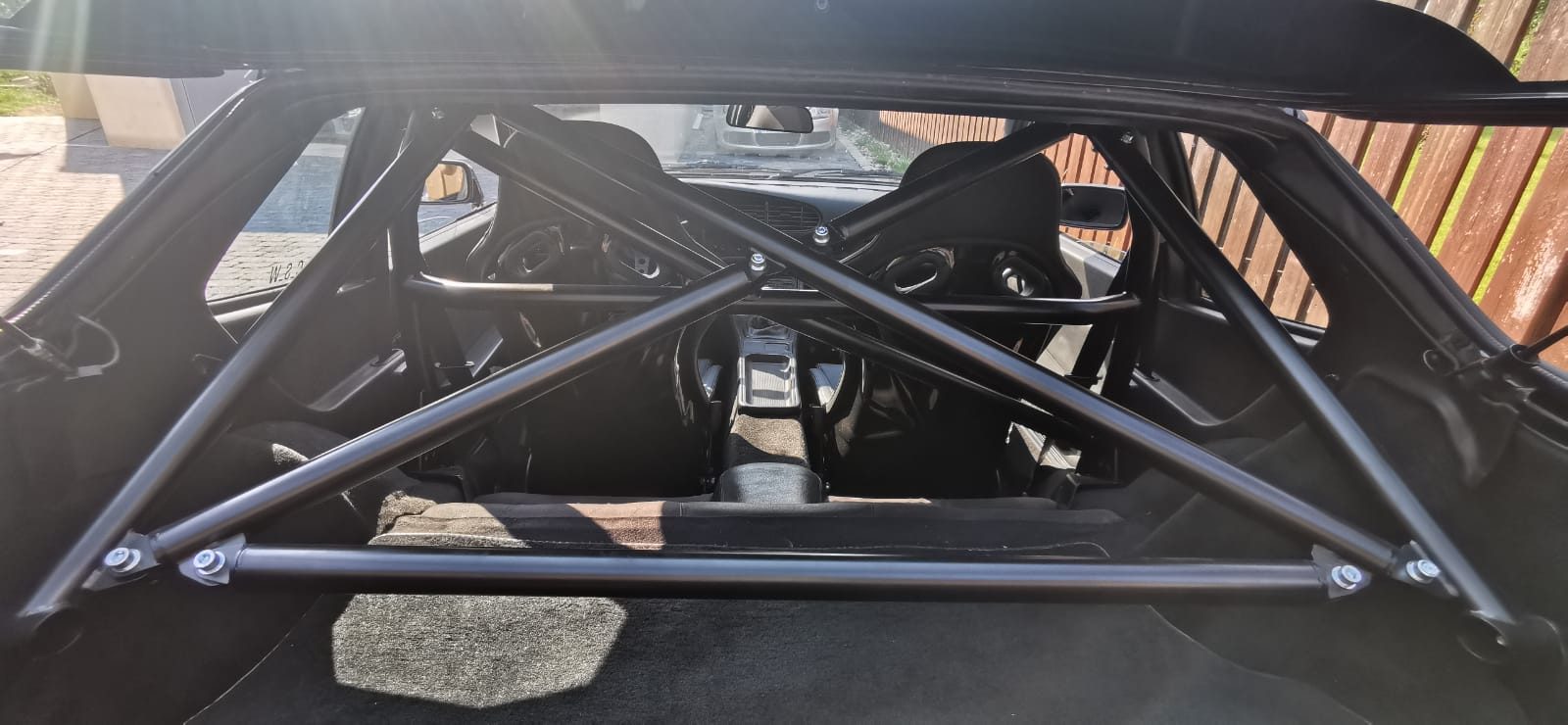 Clubsport-Bügel (lange Ausführung) passend für Porsche 944/968, inkl. Diagonal-Kreuz 3-teilig, inkl. geschraubter Strebe unter dem Diagonal-Kreuz, inkl. eingeschweißtem und gebogenem Gurtrohr, inkl. geschweißter Diagonale durch das Gurtrohr, Schwarz Pulver beschichtet