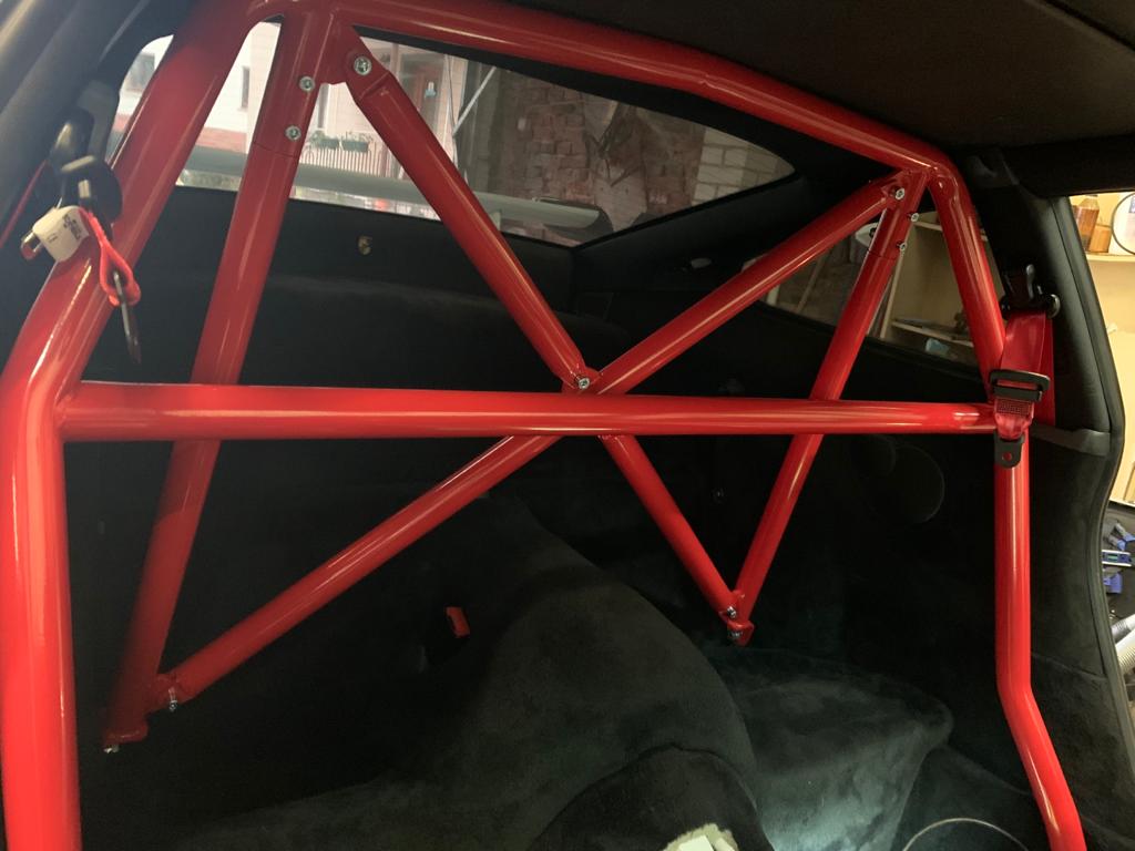 Clubsport-Bügel, passend für Porsche 996, inkl. Diagonal-Kreuz 3-teilig, inkl. eingeschweißtem und gebogenem Gurtrohr, Rot Pulver beschichtet