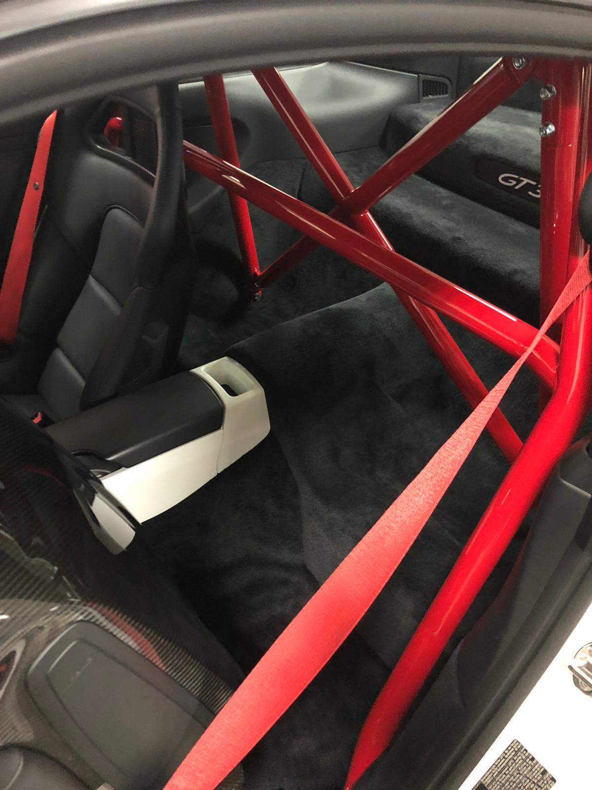 Clubsport-Bügel, passend für Porsche 997, inkl. Diagonal-Kreuz 1-teilig (mittig geschweißt) , inkl. eingeschweißtem und gebogenem Gurtrohr, Rot Pulver beschichtet