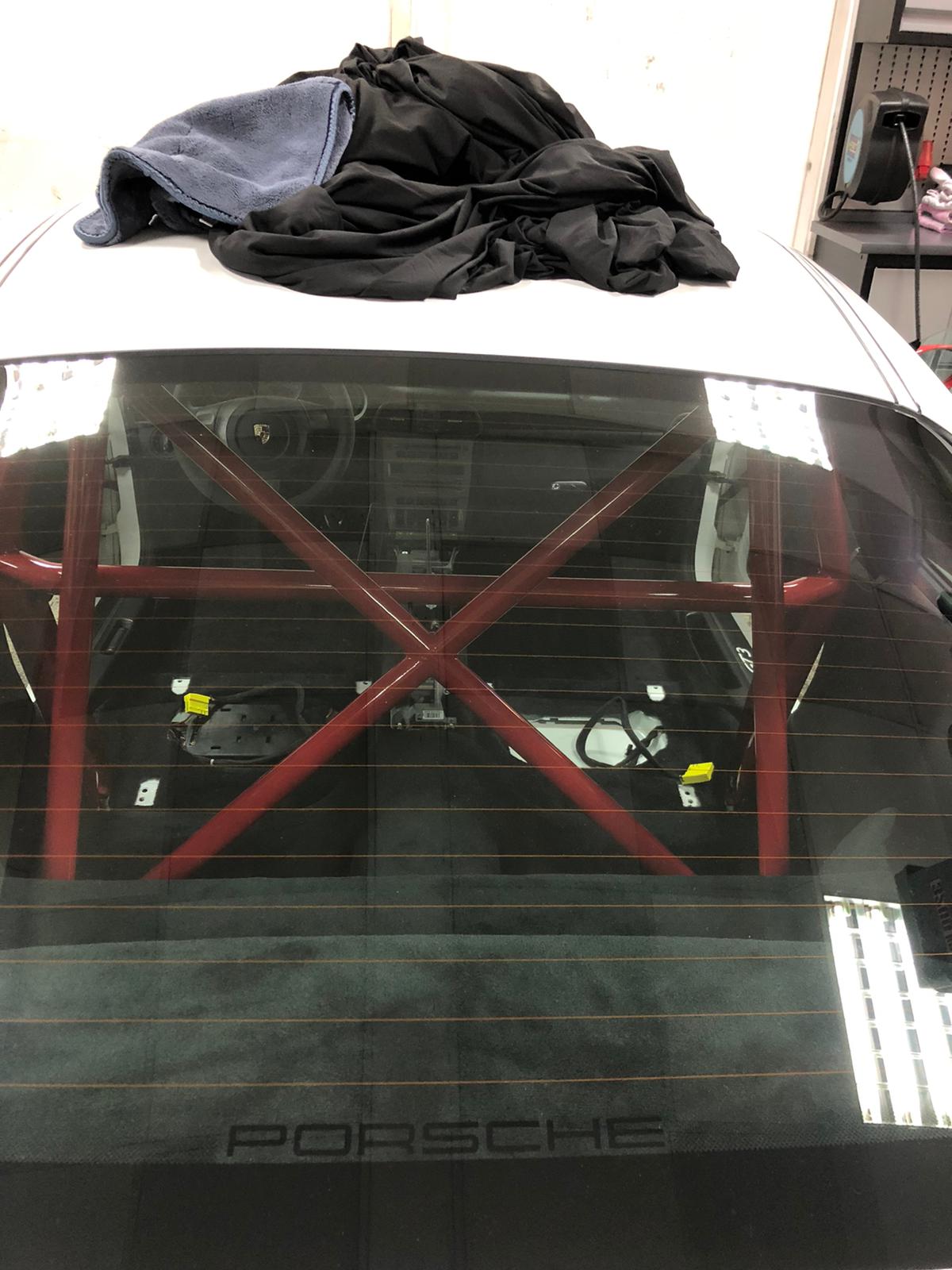 Clubsport-Bügel, passend für Porsche 997, inkl. Diagonal-Kreuz 1-teilig (mittig geschweißt) , inkl. eingeschweißtem und gebogenem Gurtrohr, Rot Pulver beschichtet