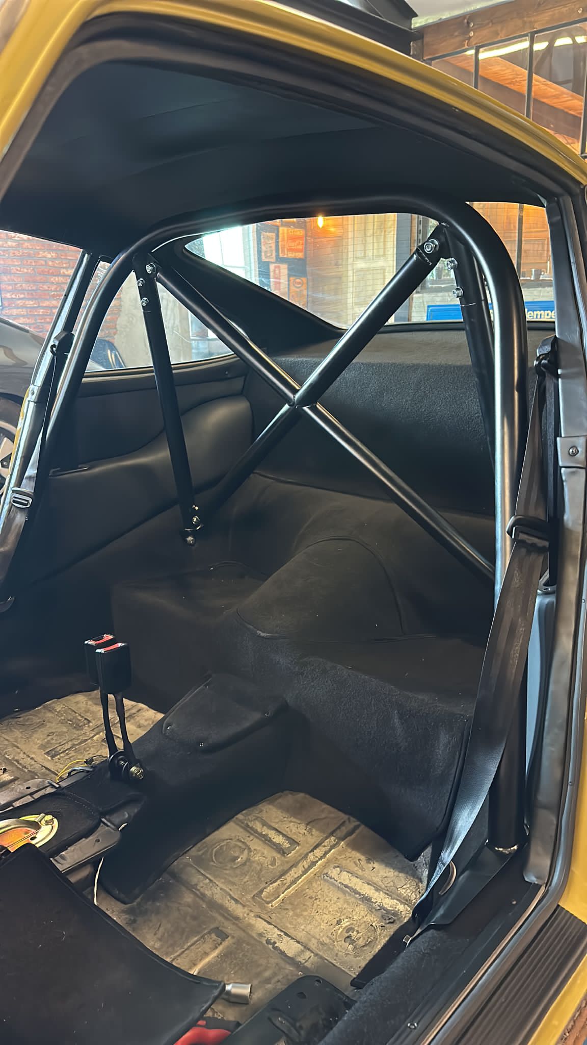 Clubsport-Bügel, passend für Porsche 911 G-Modell (Typ RETRO...IROC) (auch lieferbar für 964 und 993), inkl. Diagonal-Kreuz 1-teilig (mittig geschweißt), Schwarz Pulver beschichtet