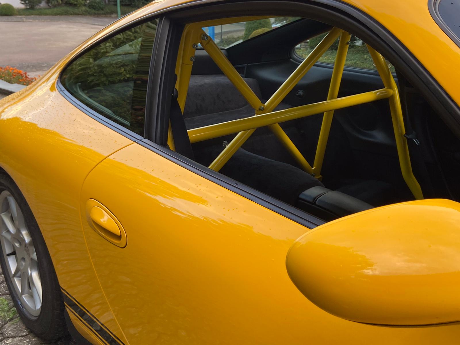 Clubsport-Bügel, passend für Porsche 996, inkl. Diagonal-Kreuz 3-teilig, inkl. eingeschweißtem und gebogenem Gurtrohr, Gelb Pulver beschichtet